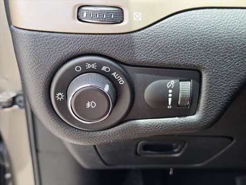 Certified 2018 Jeep Cherokee Latitude AWD/4WD image 25