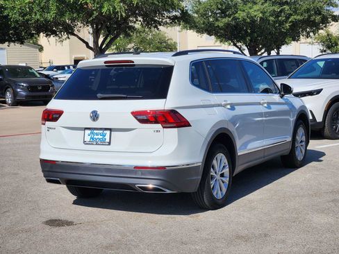 Used 2018 Volkswagen Tiguan SE w/ Panoramic Sunroof Package FWD image 6