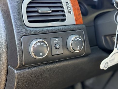 Used 2012 Chevrolet Avalanche LT image 8