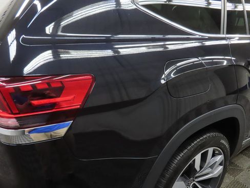 Used 2021 Volkswagen Atlas SEL R-Line image 34