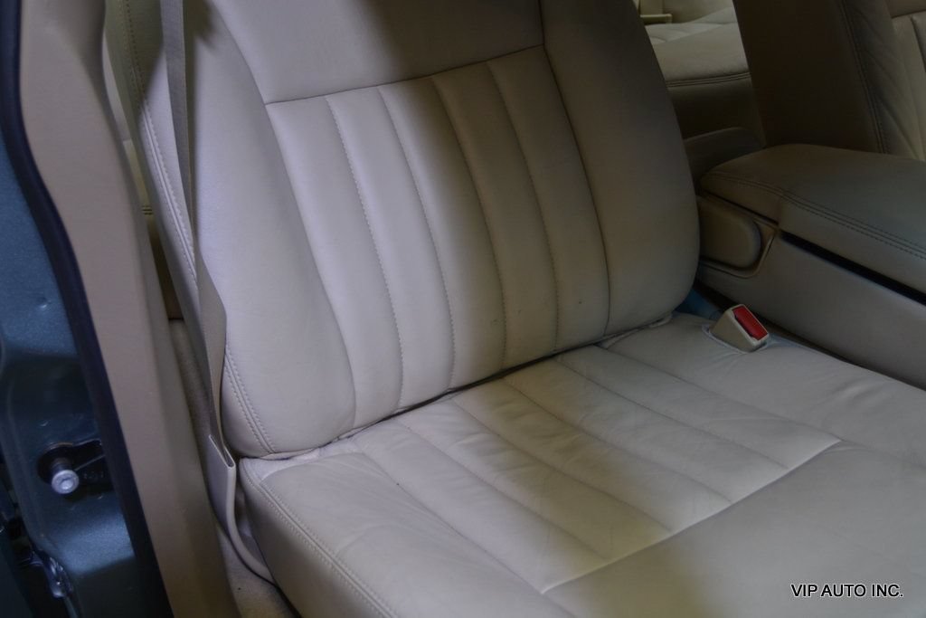 Used 2006 Lincoln Town Car Signature RWD image 16