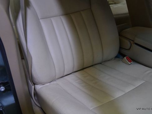 Used 2006 Lincoln Town Car Signature image 16