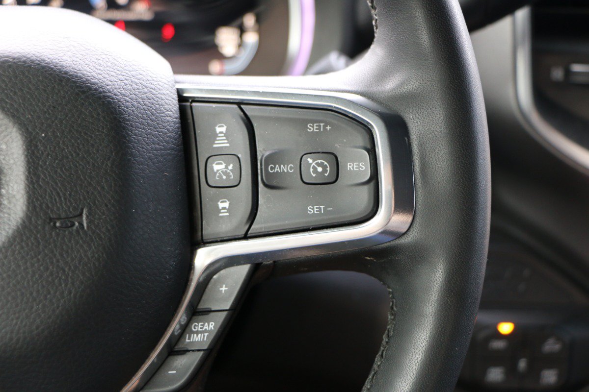 Used 2025 RAM 2500 Laramie AWD/4WD image 21