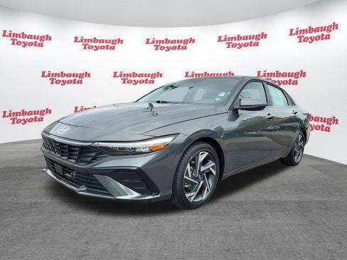Used 2025 Hyundai Elantra Limited FWD image 24