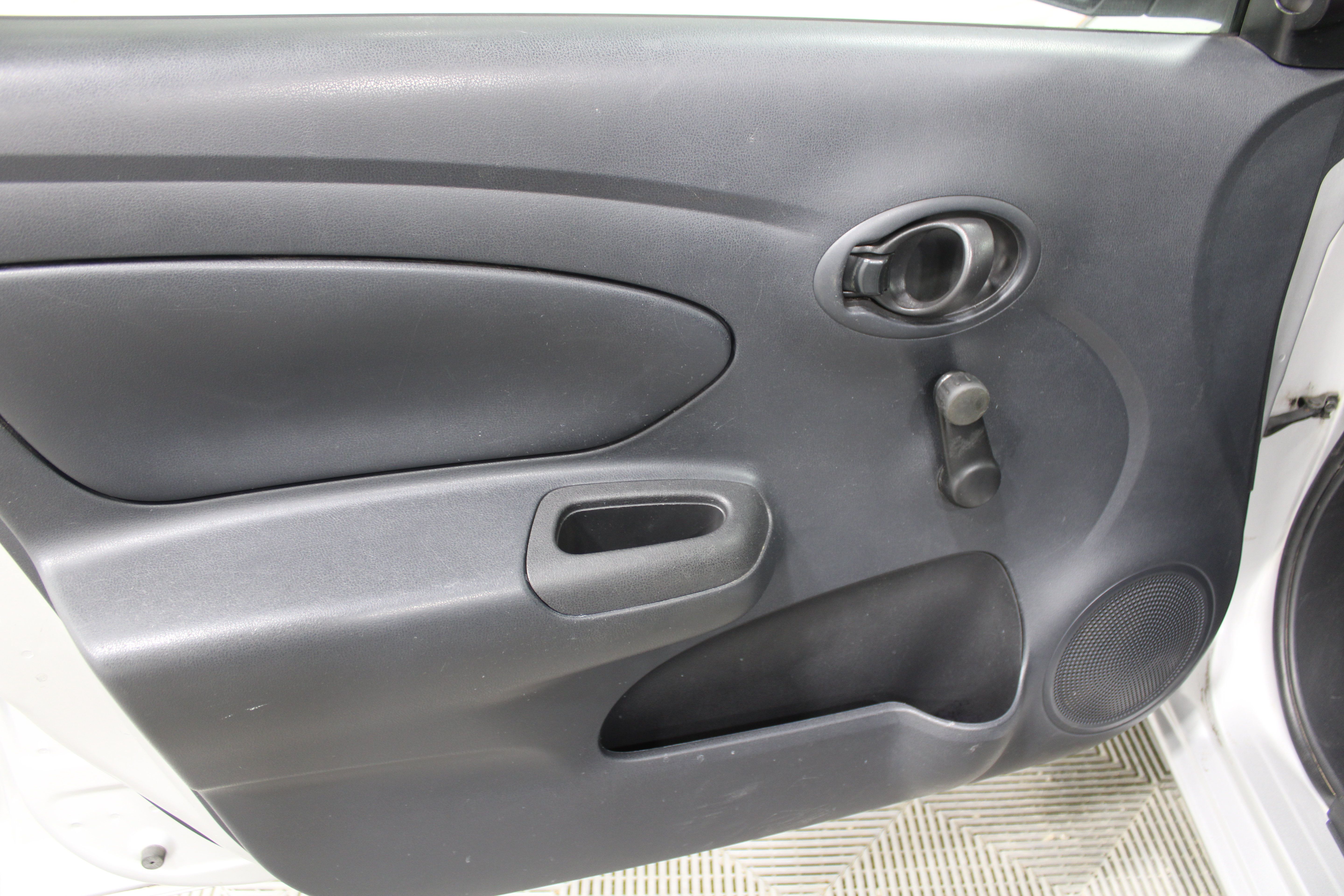Used 2014 Nissan Versa S Plus FWD image 12