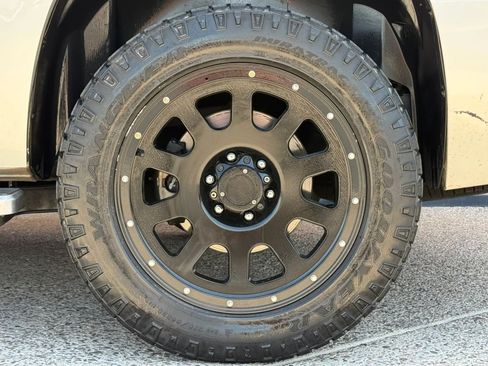 Used 2014 Cadillac Escalade Luxury AWD/4WD image 27
