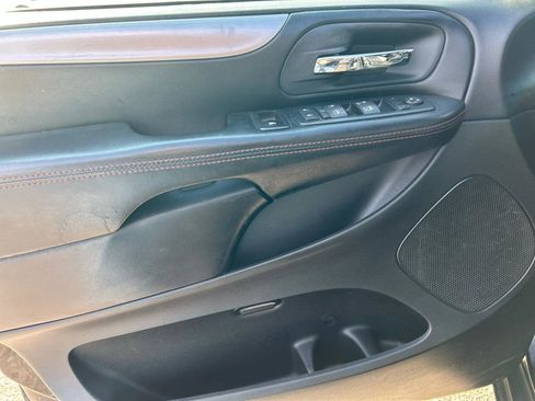 Used 2016 Dodge Grand Caravan R/T image 8