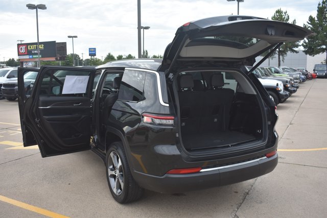 Used 2023 Jeep Grand Cherokee L Limited AWD/4WD image 19