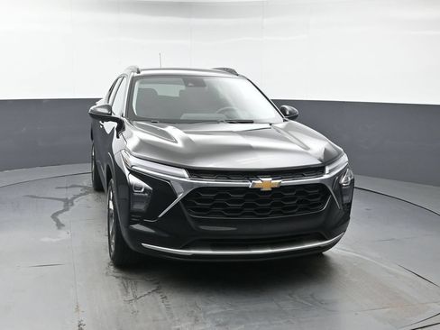 Used 2025 Chevrolet Trax LT FWD image 9