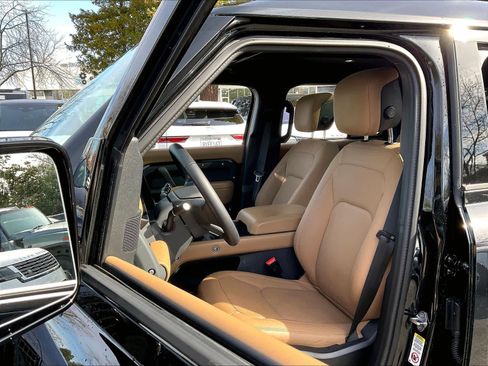 Used 2025 Land Rover Defender 130 X-Dynamic SE image 26