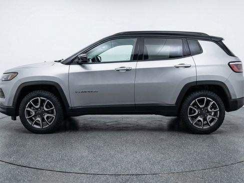 Used 2025 Jeep Compass Trailhawk AWD/4WD image 5