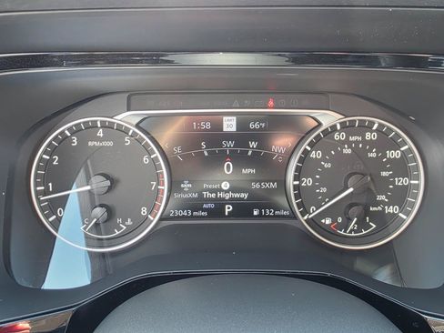 Used 2025 Nissan Pathfinder SL w/ SL Premium Package AWD/4WD image 5