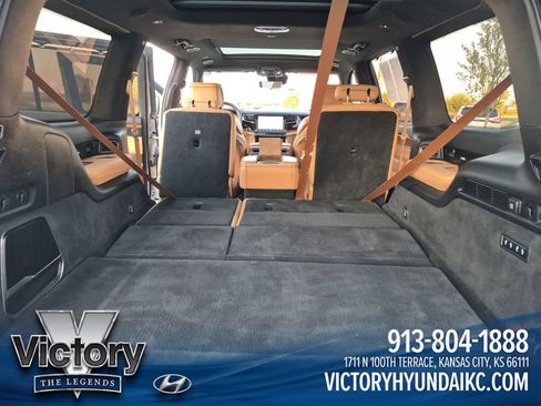 Used 2022 Jeep Grand Wagoneer Series III w/ Rear Seat Video Group 1 AWD/4WD image 24