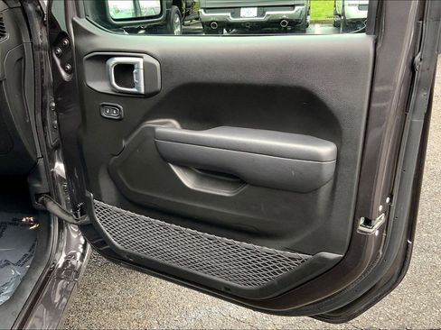 Certified 2025 Jeep Wrangler Sport image 18