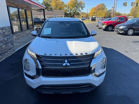 Used 2022 Mitsubishi Outlander ES image 9