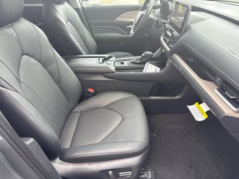 Certified 2026 Toyota Grand Highlander FWD image 13