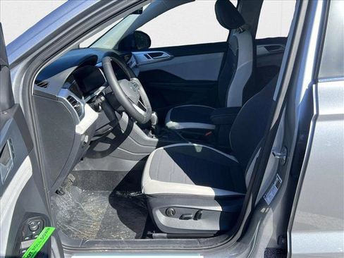 New 2025 Volkswagen Taos SE image 14