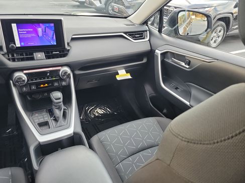 Used 2025 Toyota RAV4 XLE image 16
