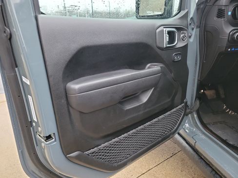 Used 2025 Jeep Wrangler Unlimited Rubicon 4xe w/ Convenience Group AWD/4WD image 6