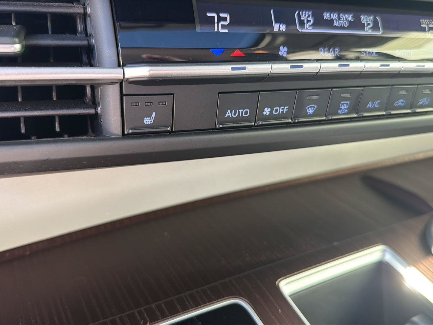 Used 2023 Toyota Sienna XLE FWD image 27