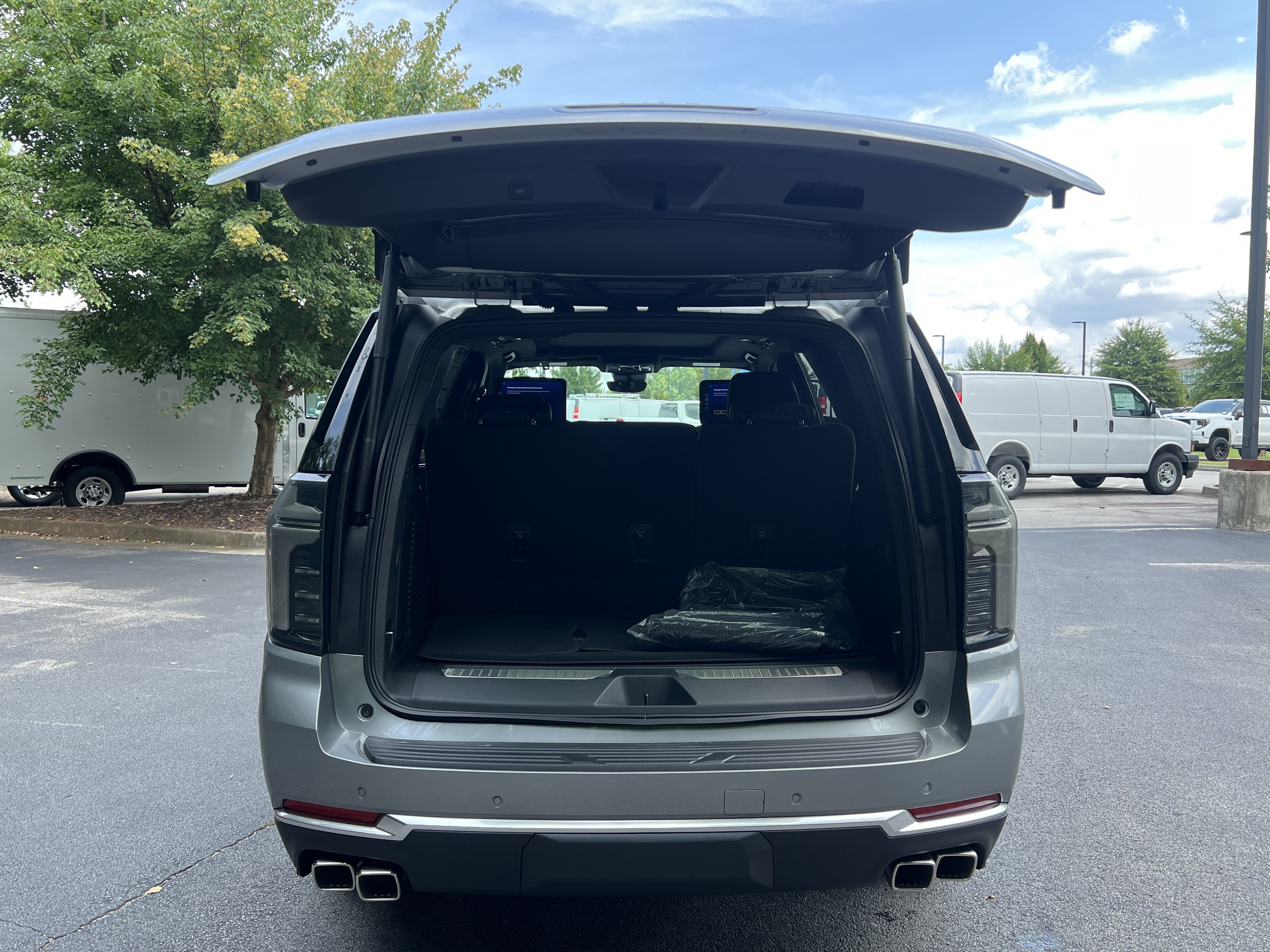 New 2026 Chevrolet Tahoe High Country AWD/4WD image 11