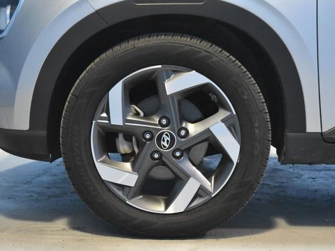 Used 2024 Hyundai Venue SEL image 24