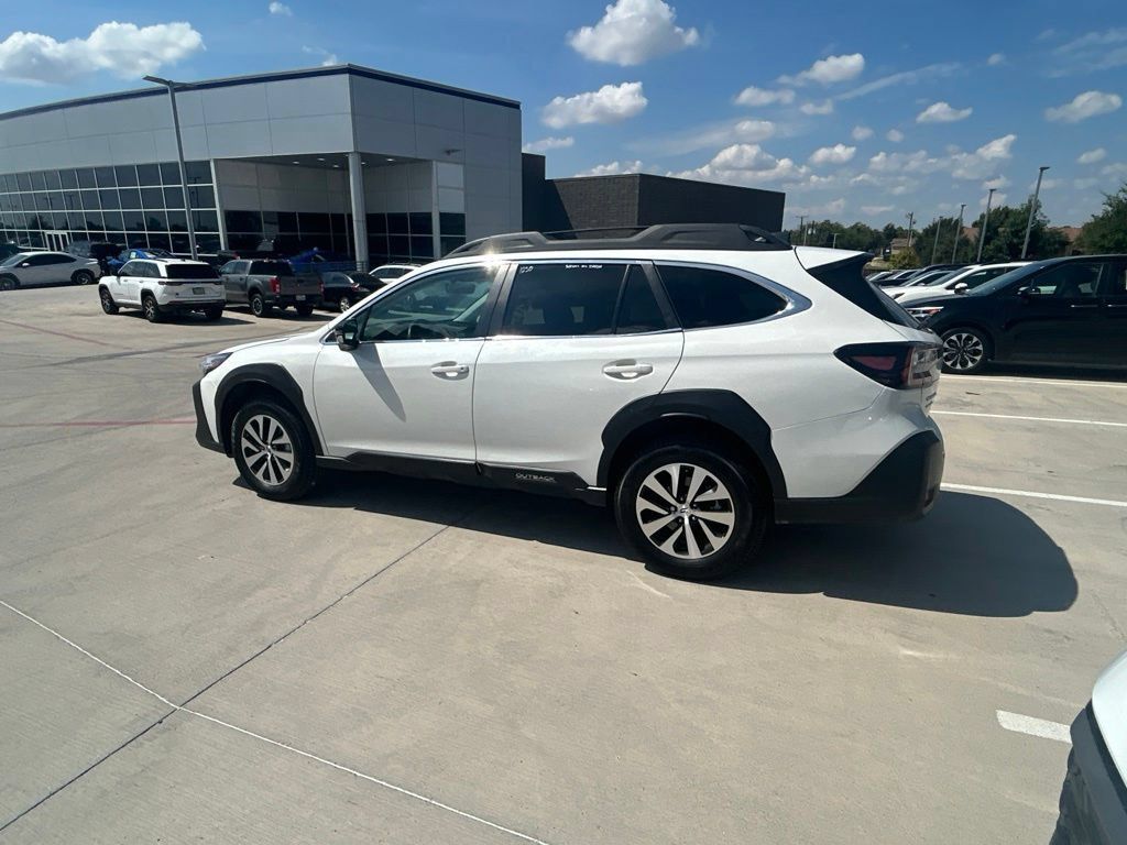 Used 2025 Subaru Outback Premium AWD/4WD image 4