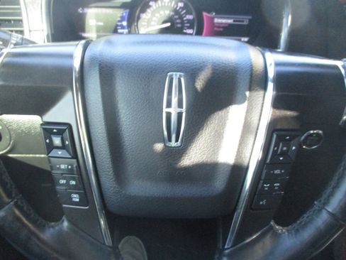 Used 2015 Lincoln Navigator 2WD image 16