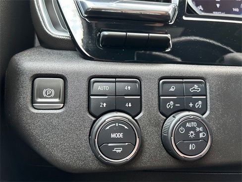 Used 2024 Chevrolet Silverado 1500 High Country w/ High Country Premium Package image 21