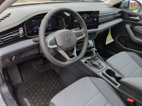 New 2026 Volkswagen Jetta SE FWD image 2