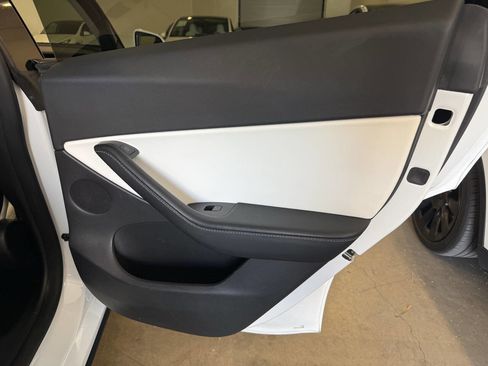 Used 2021 Tesla Model Y Long Range AWD/4WD image 27