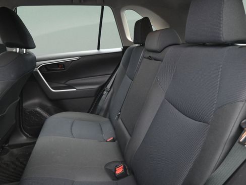 Used 2021 Toyota RAV4 LE image 33