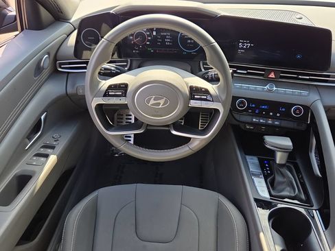 Used 2025 Hyundai Elantra SEL w/ Cargo Package FWD image 14
