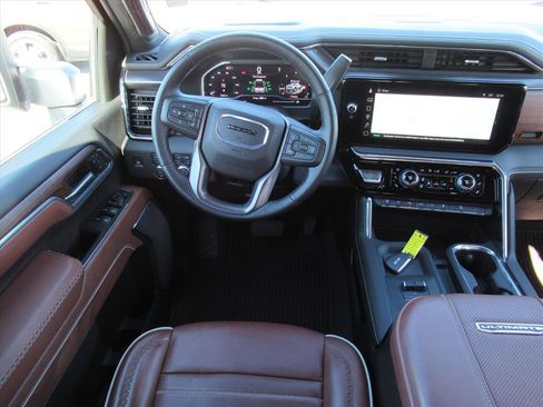 Used 2025 GMC Sierra 2500 Denali Ultimate image 15