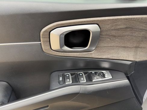 Used 2023 Kia Sorento EX w/ Panoramic Sunroof Package image 21