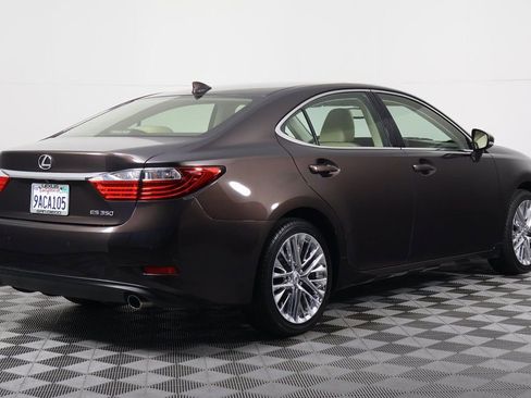 Used 2015 Lexus ES 350 w/ Luxury Package FWD image 4