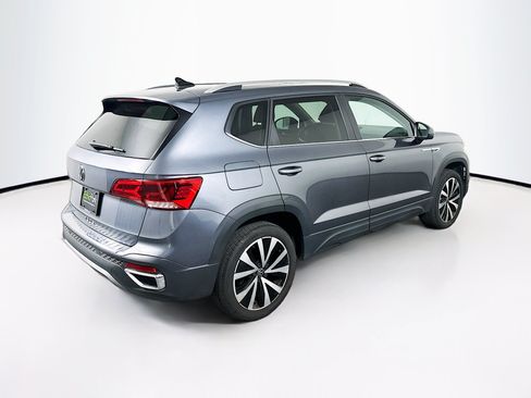 Used 2022 Volkswagen Taos SE w/ Panoramic Sunroof Package FWD image 9