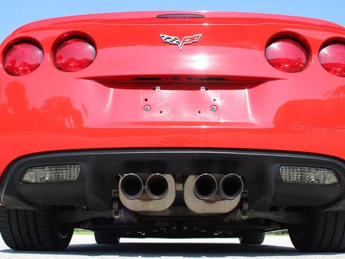 Used 2007 Chevrolet Corvette Coupe w/ Performance Package RWD image 16