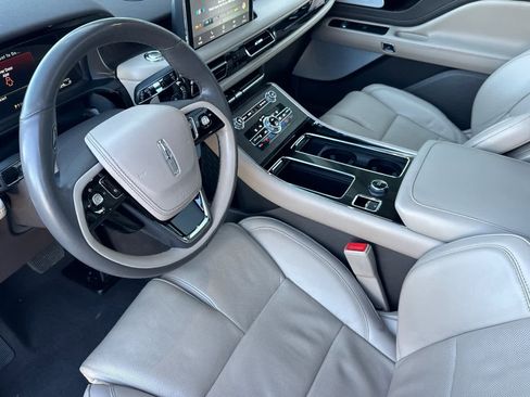 Used 2022 Lincoln Aviator Reserve w/ Equipment Group 201A image 12
