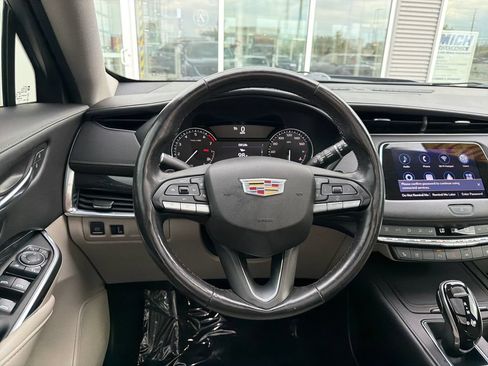 Used 2021 Cadillac XT4 Premium Luxury AWD/4WD image 15