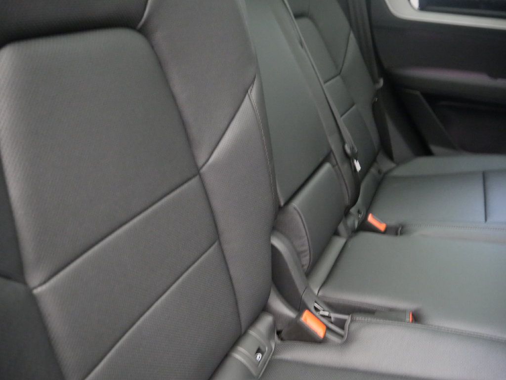 Certified 2026 Porsche Cayenne AWD/4WD image 36