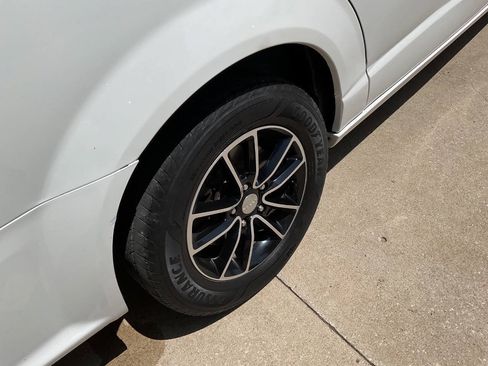 Used 2019 Dodge Grand Caravan GT FWD image 9