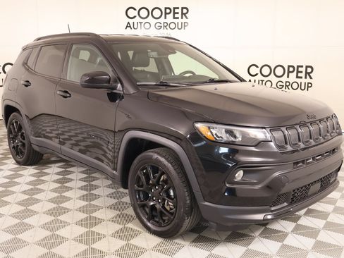 Used 2022 Jeep Compass Latitude w/ Convenience Group FWD image 1