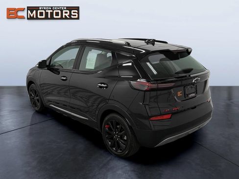 Used 2023 Chevrolet Bolt EUV Premier w/ Super Cruise Package FWD image 4