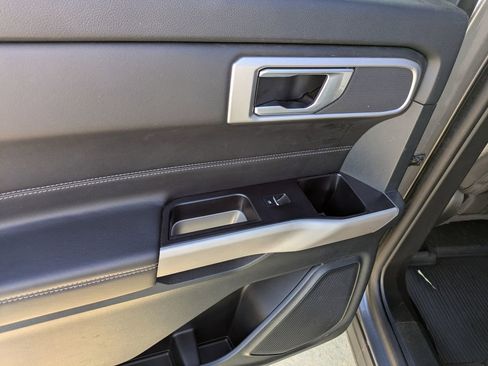 Used 2023 Ford Explorer XLT image 11