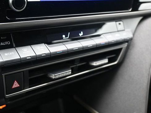 Used 2025 Toyota Camry SE image 13