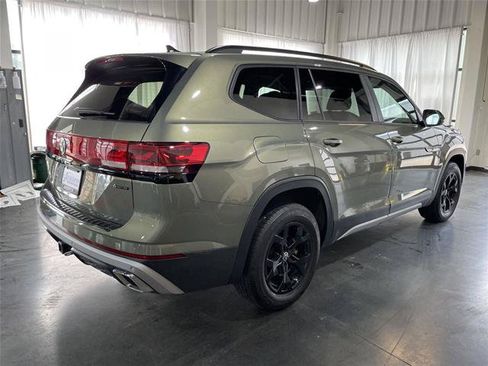Used 2024 Volkswagen Atlas Peak Edition SEL AWD/4WD image 7
