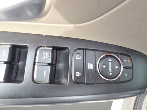 Used 2019 Kia Sedona EX image 30