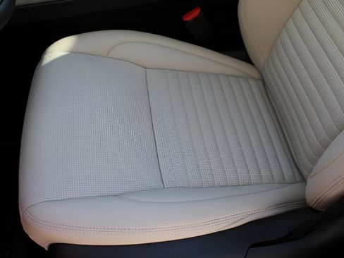 Certified 2025 Land Rover Discovery Sport S image 37