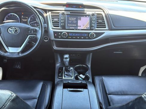 Used 2019 Toyota Highlander XLE FWD image 20